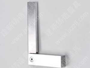 寬座角尺,GB6092-85制造(鋼件)均1級精度。用于檢驗各種機床的幾何精度,采用優(yōu)質碳素工具鋼制造,加工中經過多次熱處理,工作面精密磨削而成。